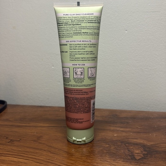 L’ORÉAL Paris Pure-Clay Cleanser 4.4 FL.OZ. DISCONTINUED - Picture 2 of 5